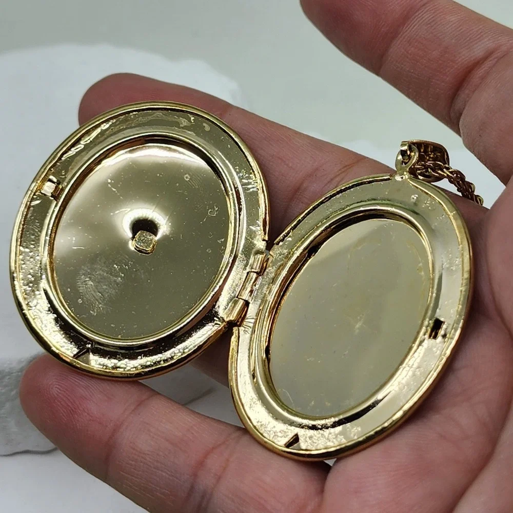 N/A gold tone